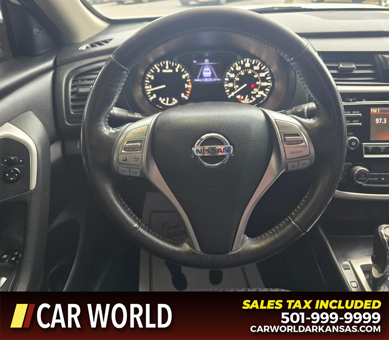 Nissan Altima Vehicle Full-screen Gallery Image 16