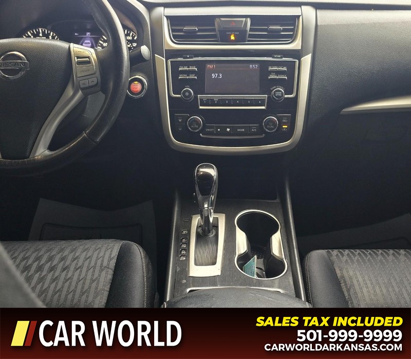 Nissan Altima Vehicle Full-screen Gallery Image 19