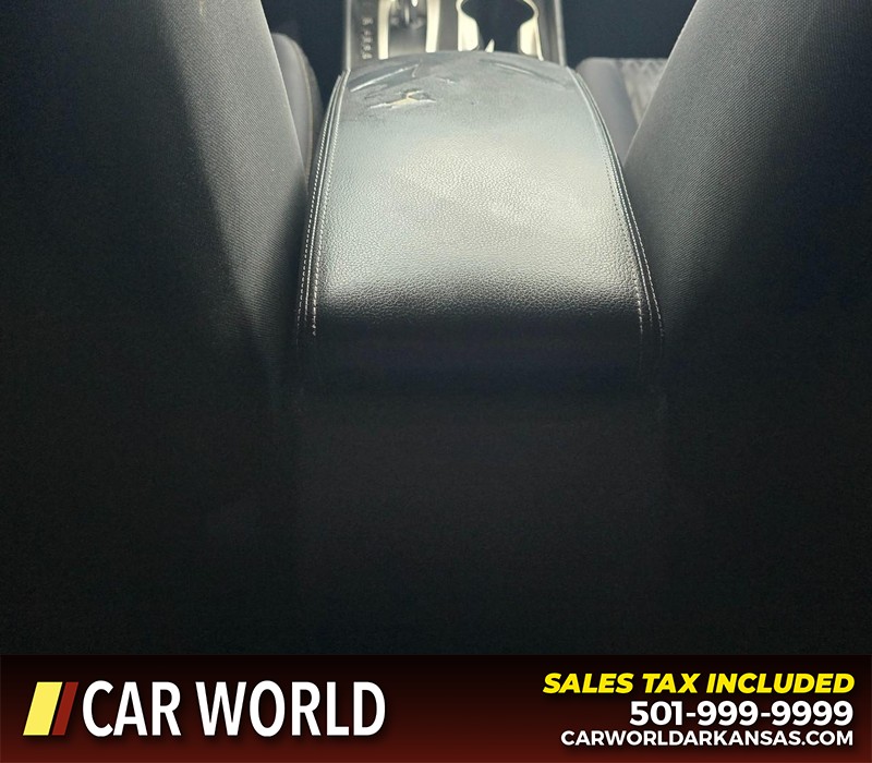 Nissan Altima Vehicle Full-screen Gallery Image 20
