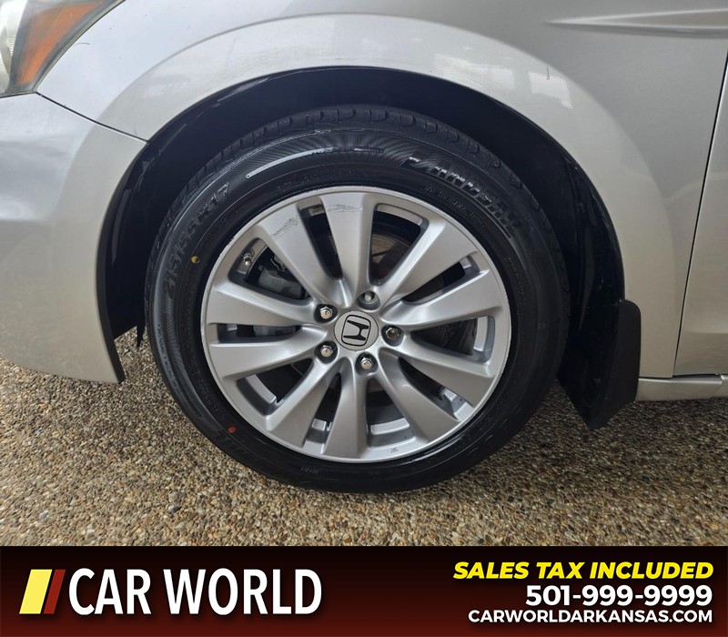 Honda Accord Sedan Vehicle Full-screen Gallery Image 6