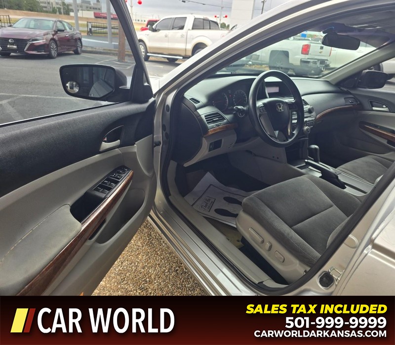 Honda Accord Sedan Vehicle Full-screen Gallery Image 7