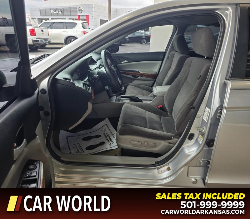 Honda Accord Sedan Vehicle Full-screen Gallery Image 8