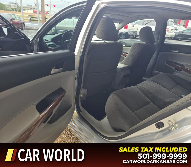 Honda Accord Sedan Vehicle Full-screen Gallery Image 9