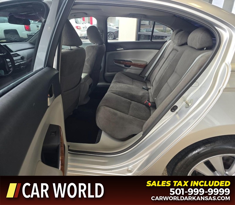 Honda Accord Sedan Vehicle Full-screen Gallery Image 10