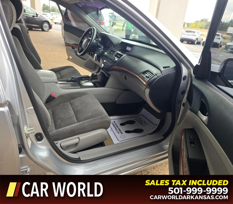 Honda Accord Sedan Vehicle Full-screen Gallery Image 11