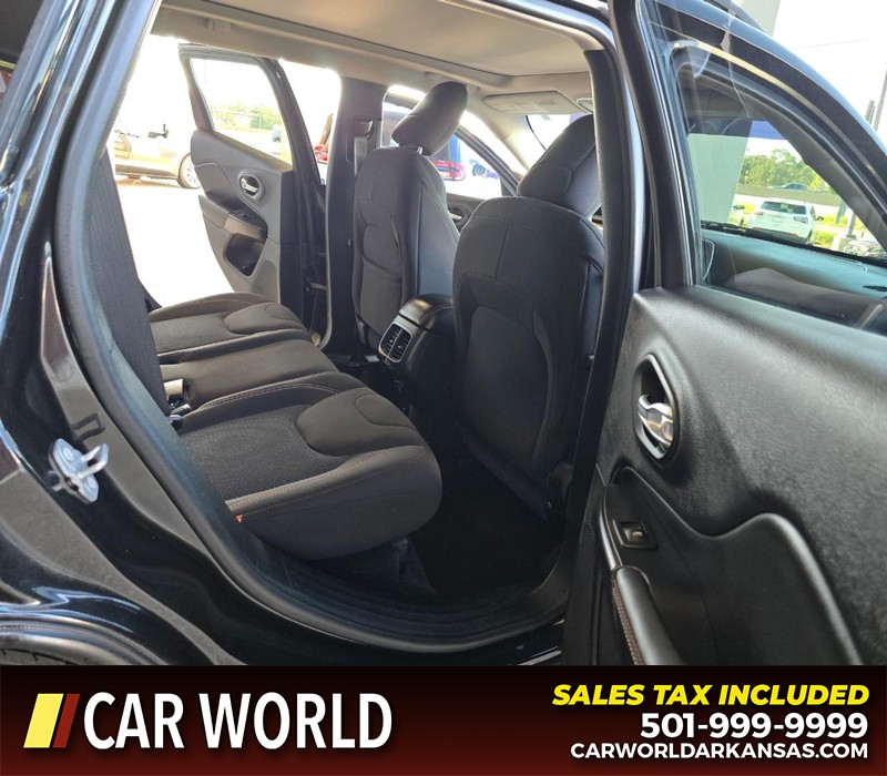 Jeep Cherokee Vehicle Full-screen Gallery Image 12