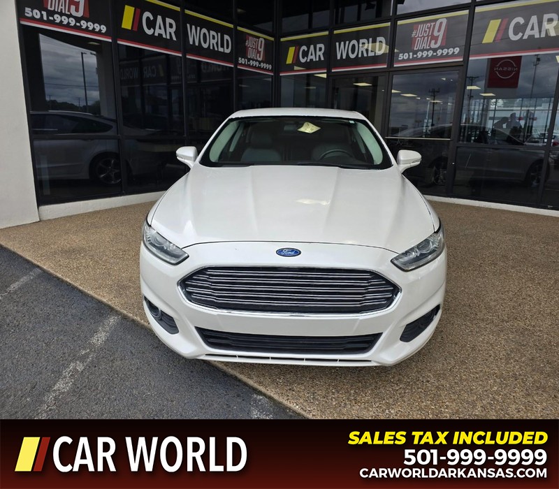 Ford Fusion Vehicle Full-screen Gallery Image 2