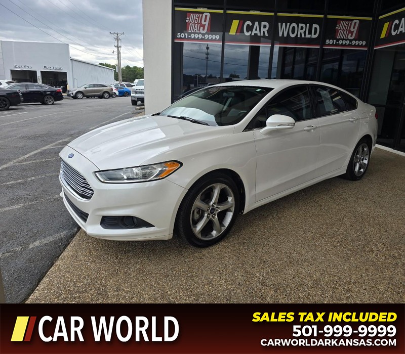 Ford Fusion Vehicle Full-screen Gallery Image 3