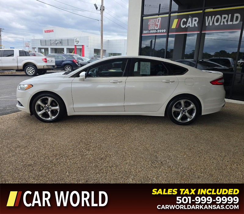 Ford Fusion Vehicle Full-screen Gallery Image 4