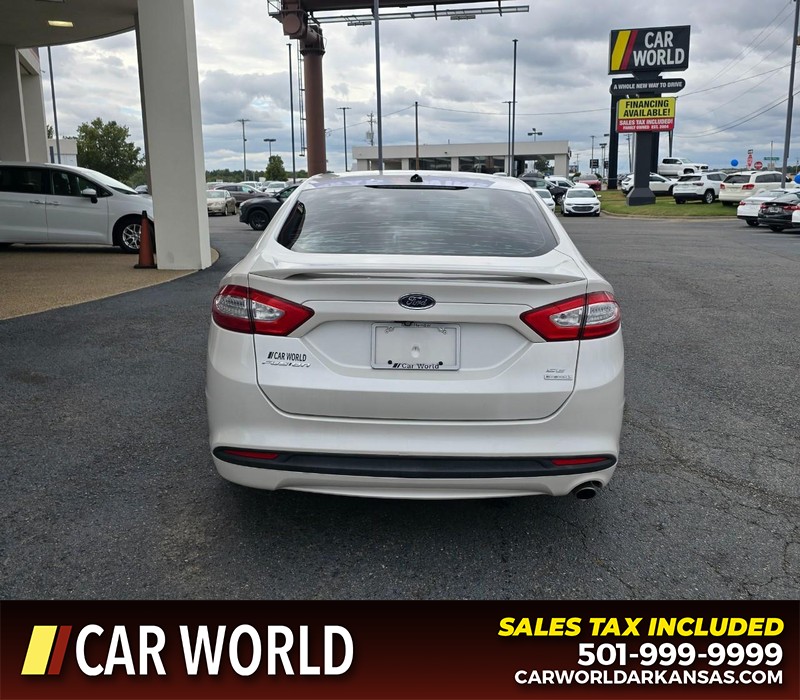 Ford Fusion Vehicle Full-screen Gallery Image 5