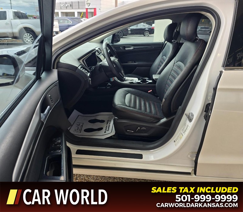 Ford Fusion Vehicle Full-screen Gallery Image 8