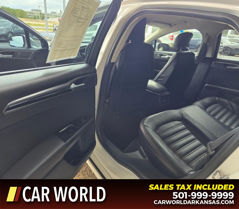 Ford Fusion Vehicle Full-screen Gallery Image 9