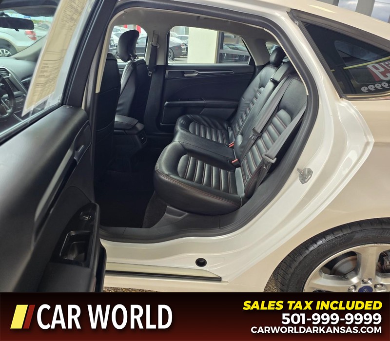 Ford Fusion Vehicle Full-screen Gallery Image 10