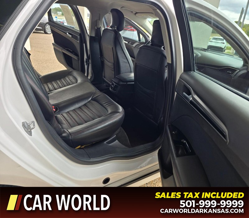 Ford Fusion Vehicle Full-screen Gallery Image 12