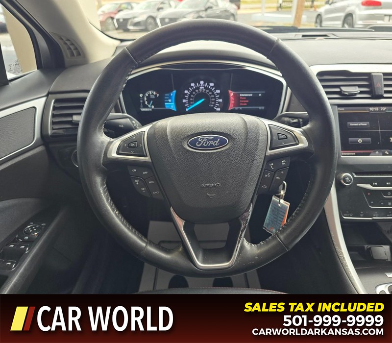 Ford Fusion Vehicle Full-screen Gallery Image 15