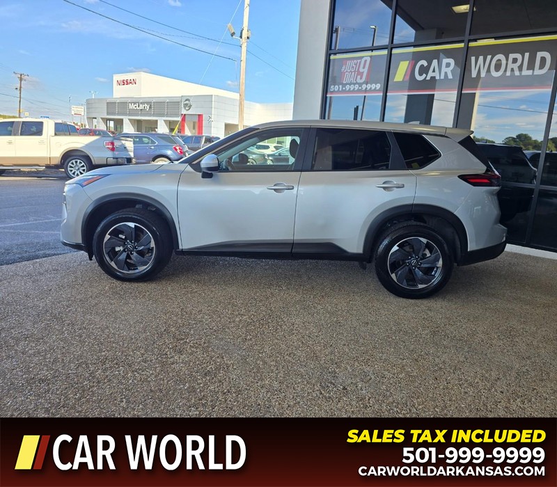 Nissan Rogue Vehicle Full-screen Gallery Image 4