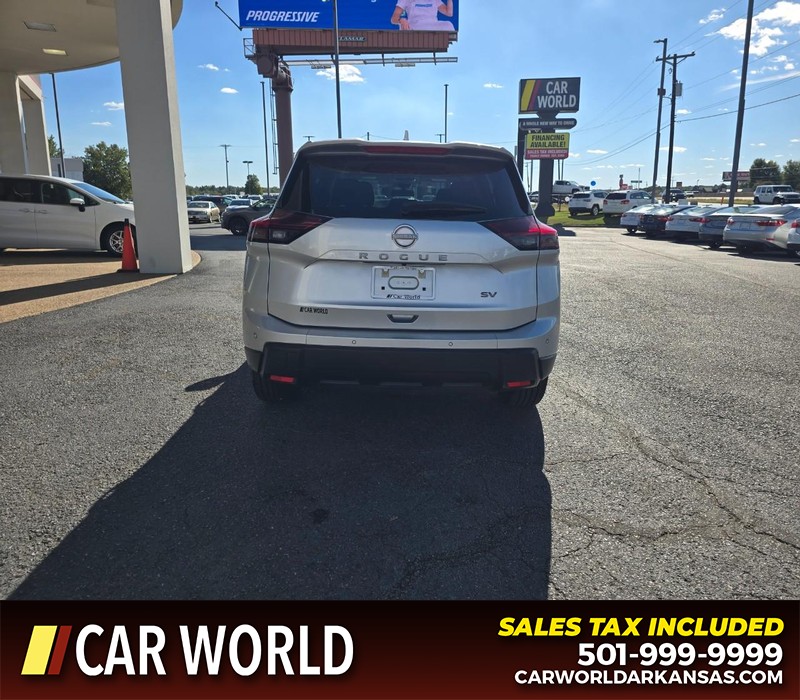 Nissan Rogue Vehicle Full-screen Gallery Image 5