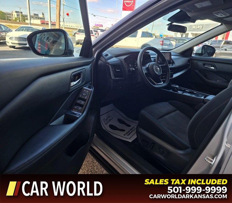 Nissan Rogue Vehicle Full-screen Gallery Image 7