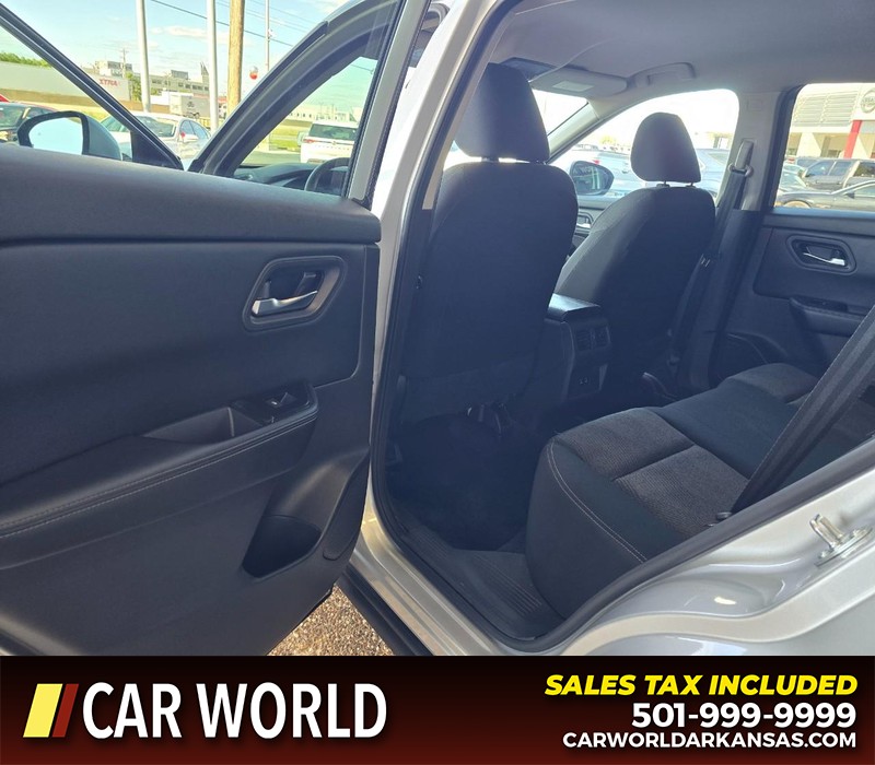 Nissan Rogue Vehicle Full-screen Gallery Image 9