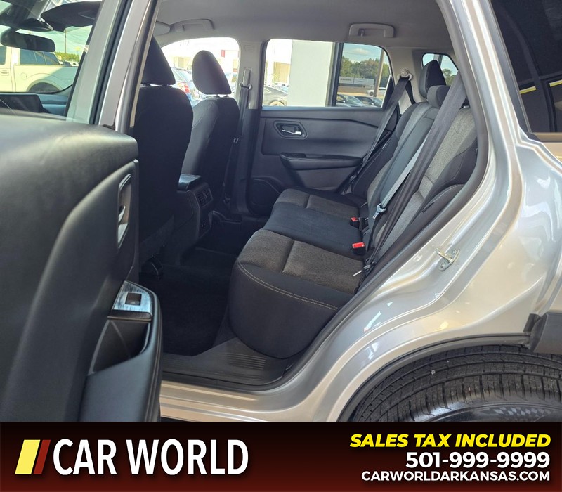 Nissan Rogue Vehicle Full-screen Gallery Image 10