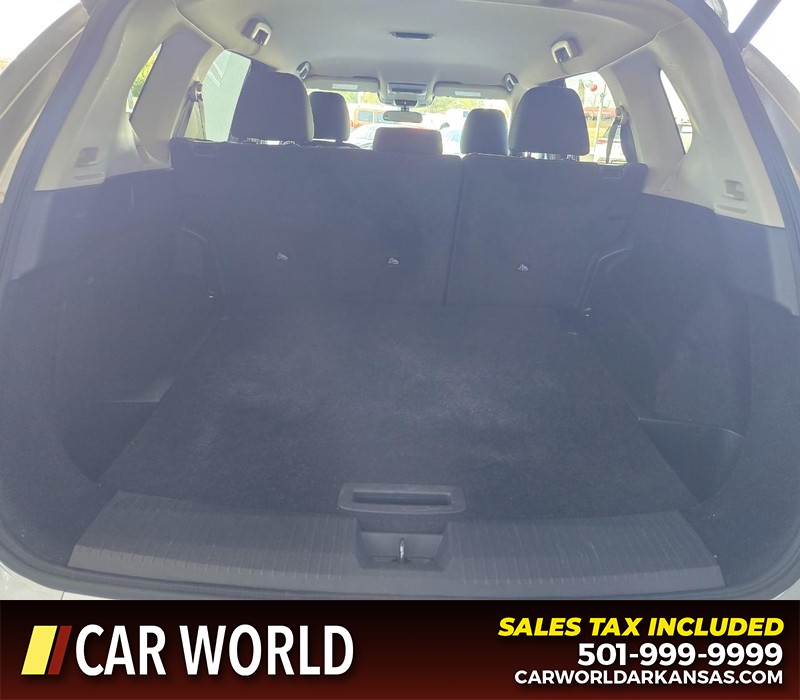 Nissan Rogue Vehicle Full-screen Gallery Image 13