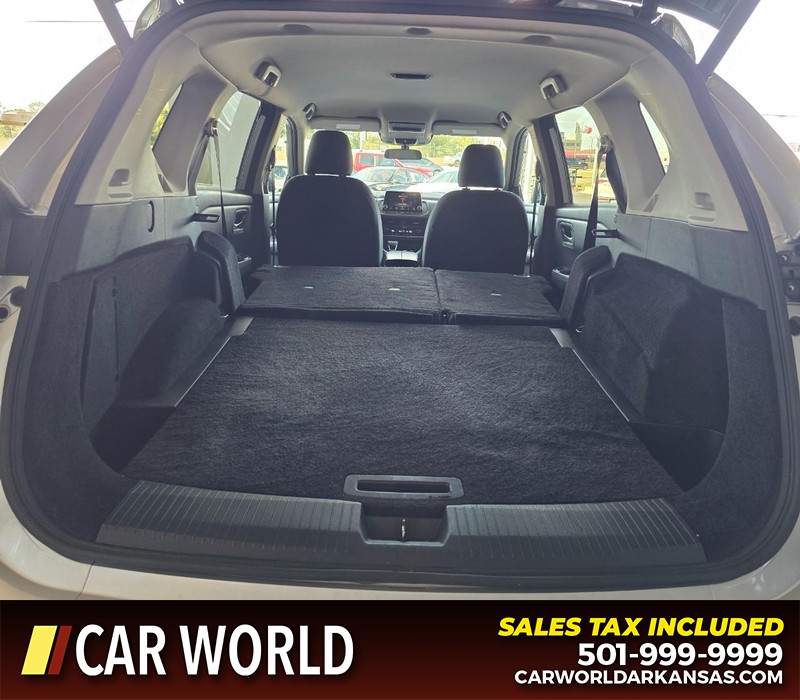 Nissan Rogue Vehicle Full-screen Gallery Image 14