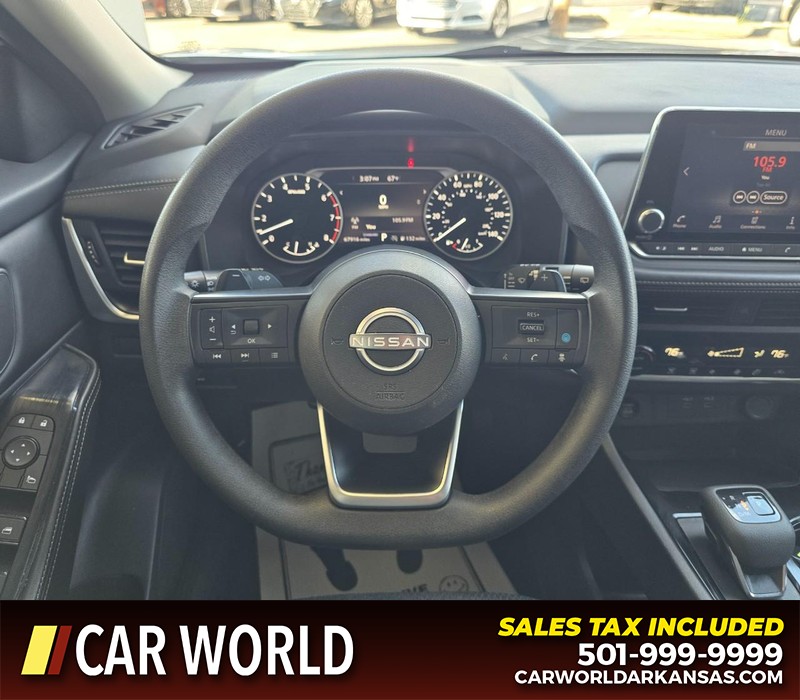 Nissan Rogue Vehicle Full-screen Gallery Image 15