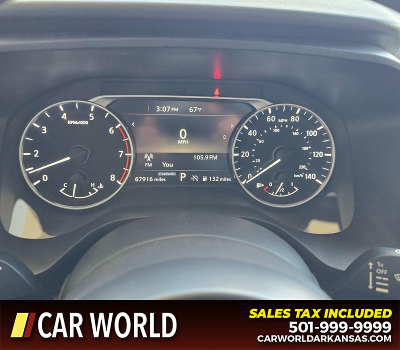 Nissan Rogue Vehicle Full-screen Gallery Image 17