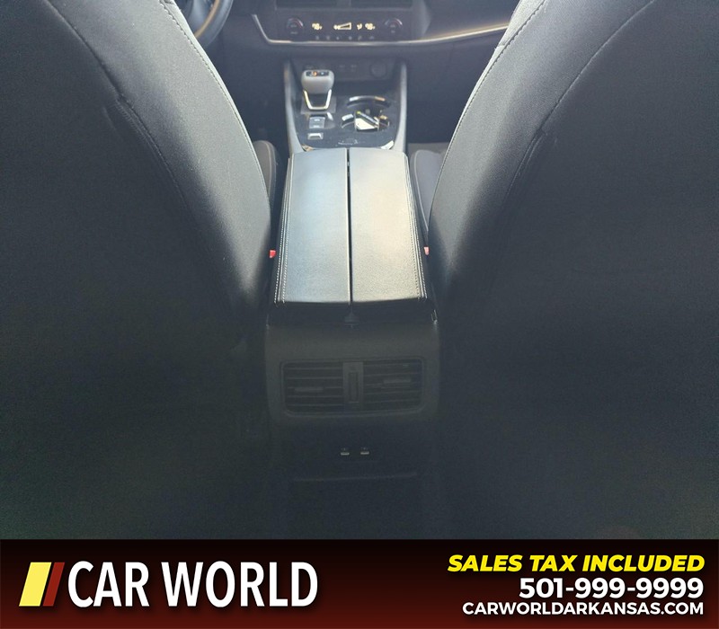 Nissan Rogue Vehicle Full-screen Gallery Image 19