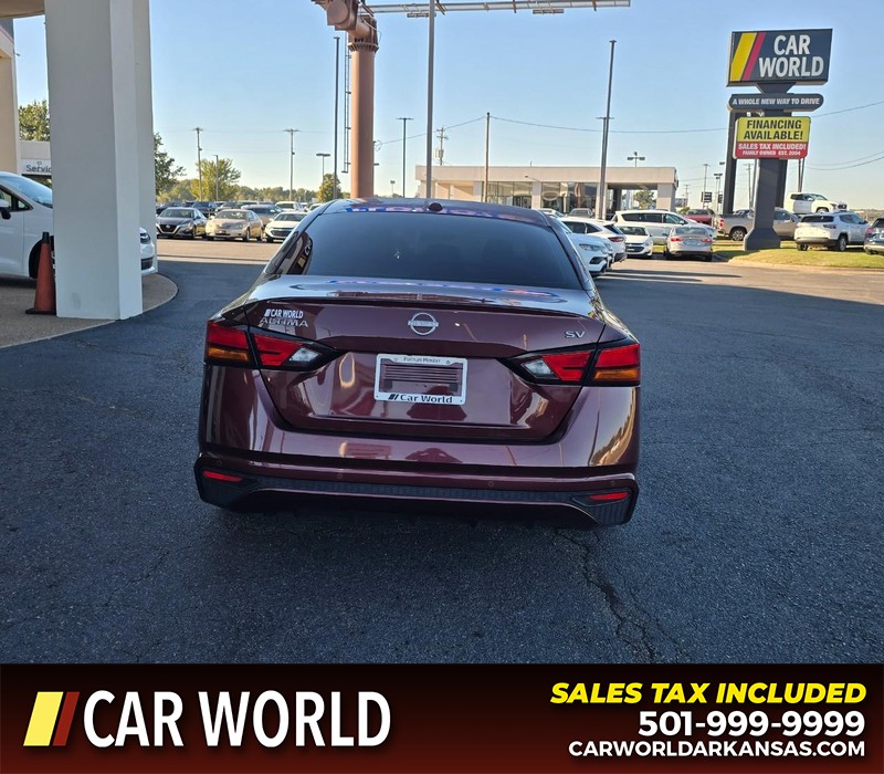 Nissan Altima Vehicle Full-screen Gallery Image 5