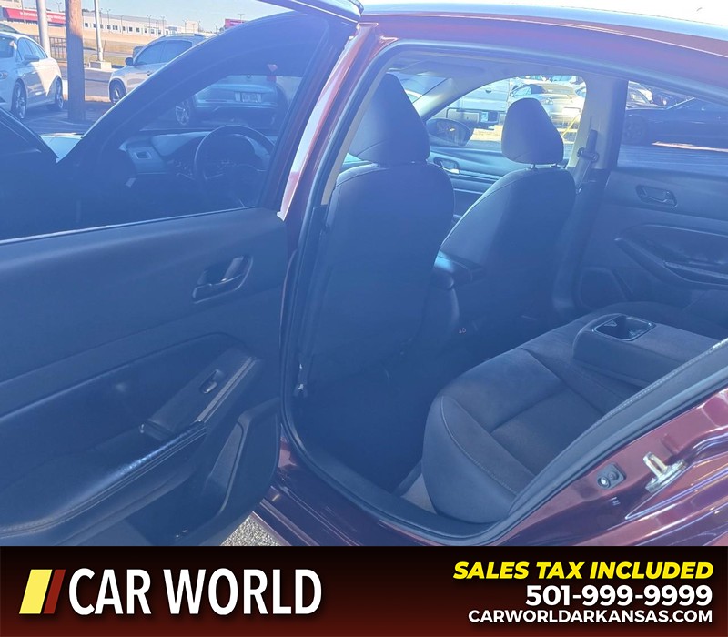 Nissan Altima Vehicle Full-screen Gallery Image 9
