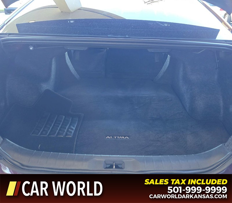 Nissan Altima Vehicle Full-screen Gallery Image 14
