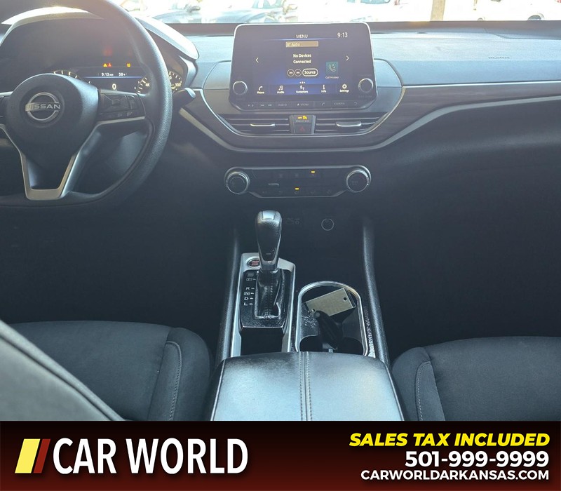 Nissan Altima Vehicle Full-screen Gallery Image 18