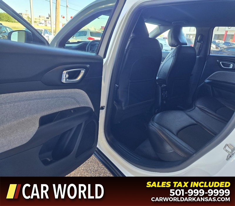 Jeep Compass Vehicle Full-screen Gallery Image 9