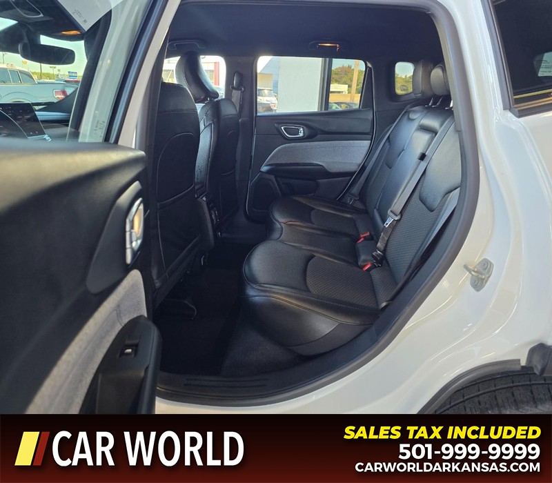 Jeep Compass Vehicle Full-screen Gallery Image 10
