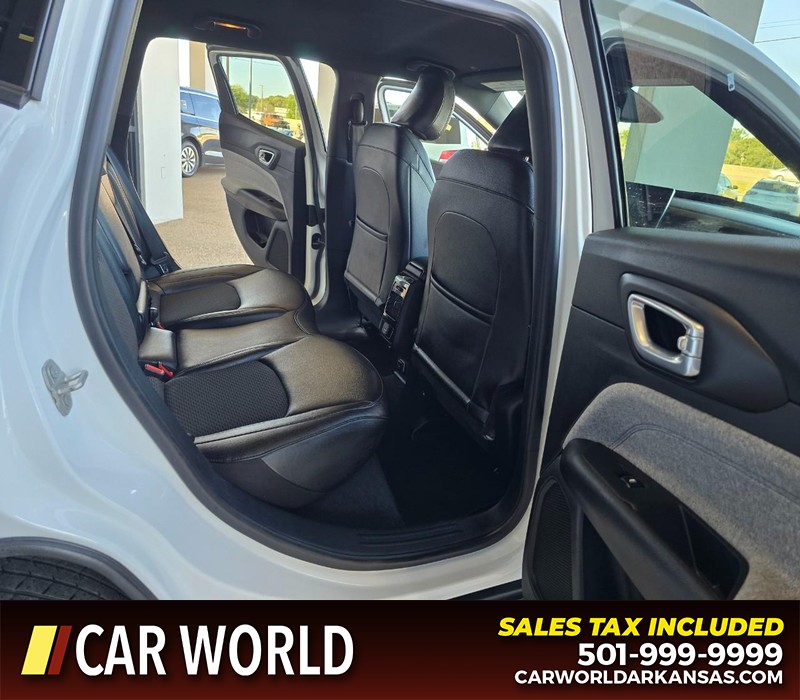 Jeep Compass Vehicle Full-screen Gallery Image 12