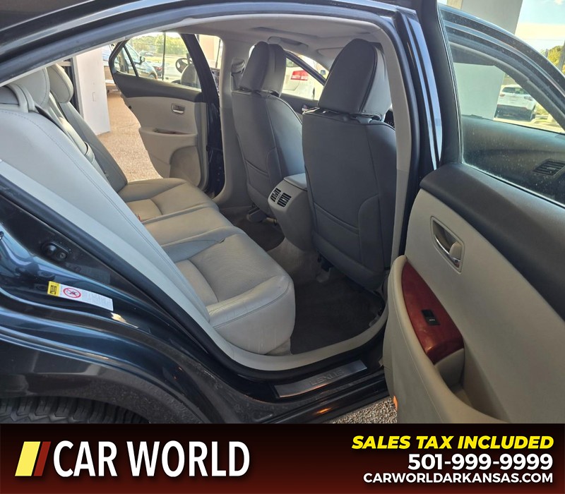 Lexus ES 350 Vehicle Full-screen Gallery Image 12