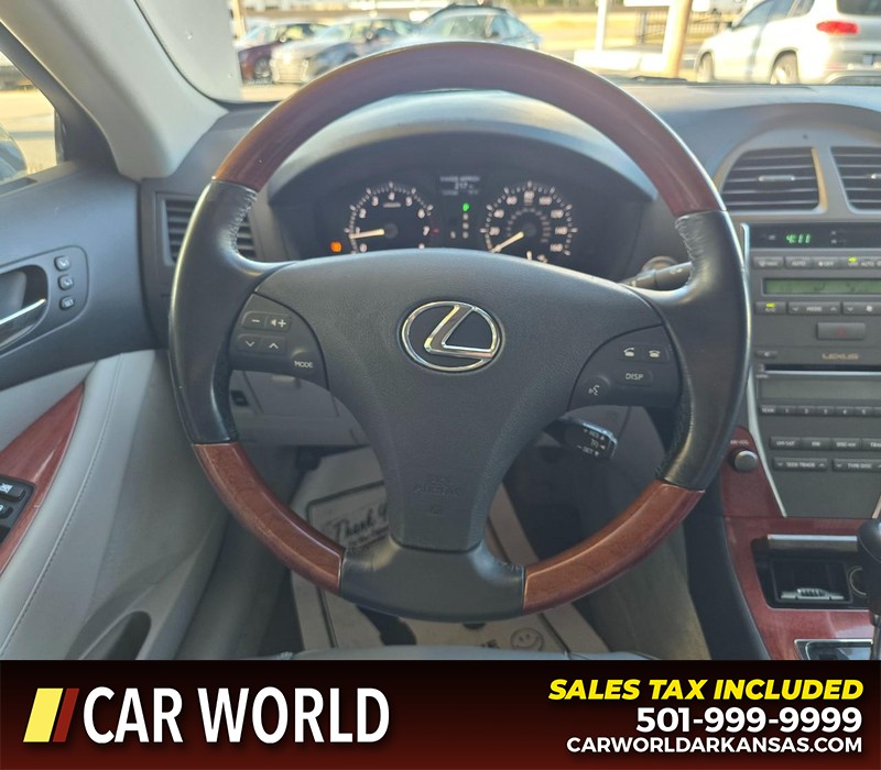 Lexus ES 350 Vehicle Full-screen Gallery Image 14