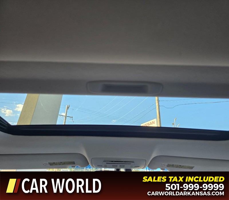 Lexus ES 350 Vehicle Full-screen Gallery Image 17