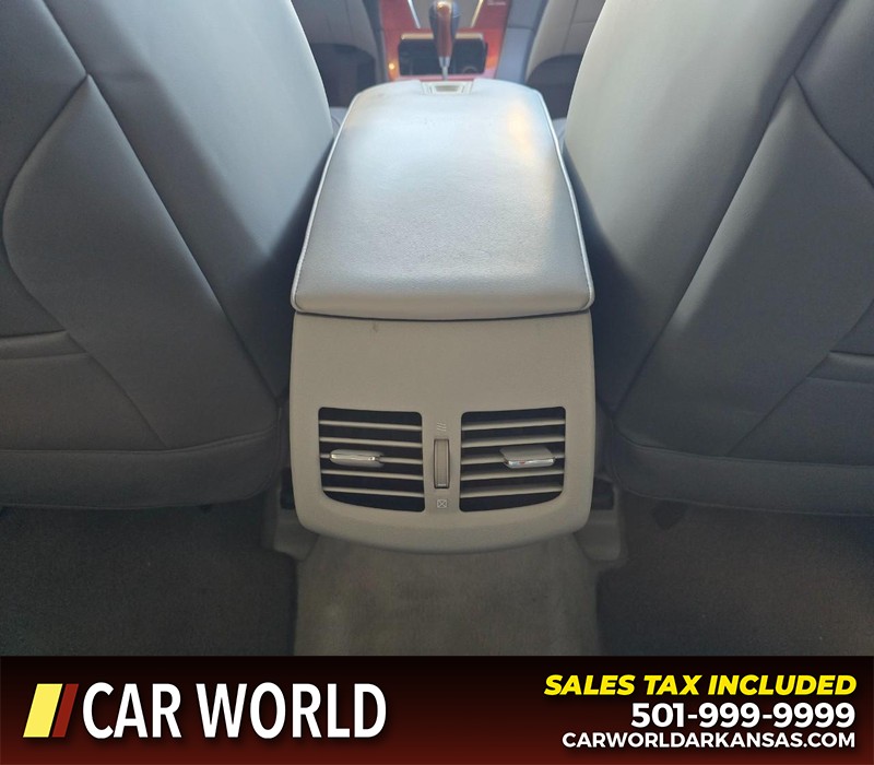 Lexus ES 350 Vehicle Full-screen Gallery Image 18