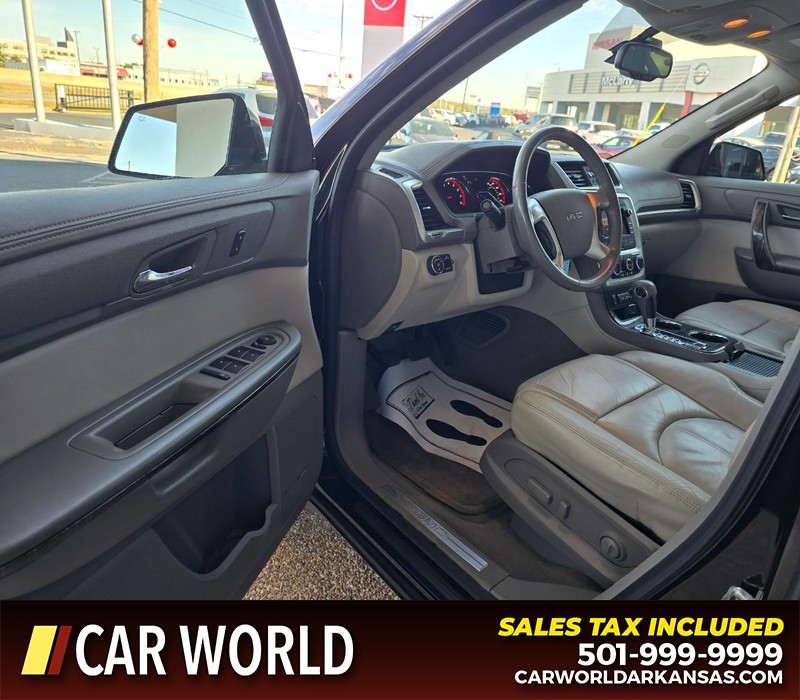 GMC Acadia Vehicle Full-screen Gallery Image 7
