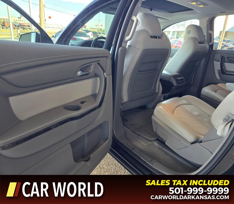 GMC Acadia Vehicle Full-screen Gallery Image 9