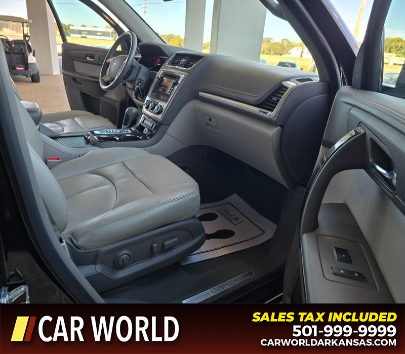 GMC Acadia Vehicle Full-screen Gallery Image 12