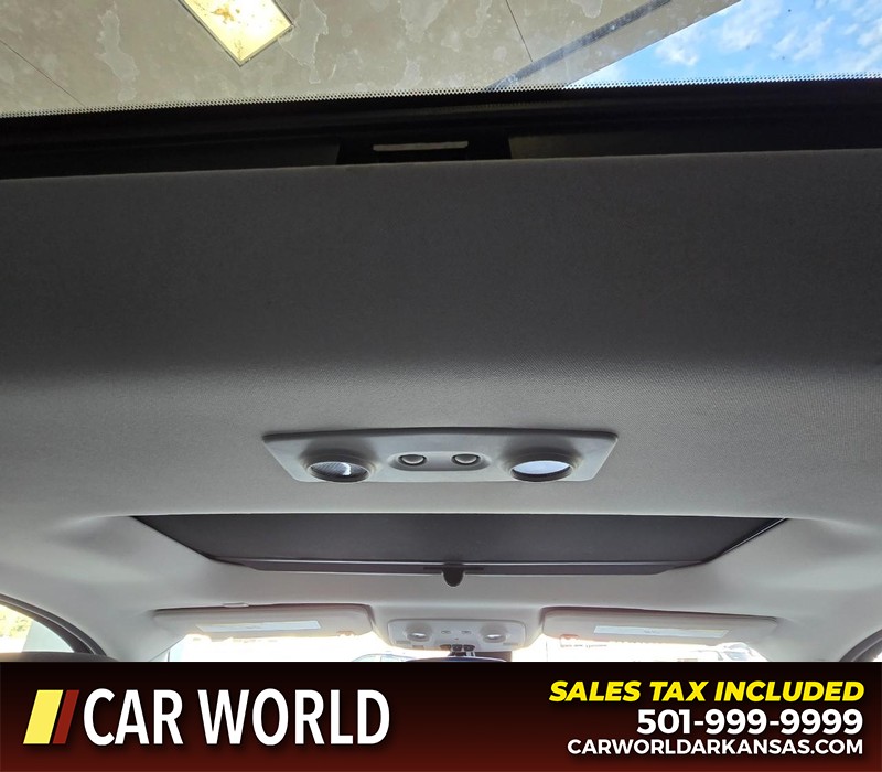 GMC Acadia Vehicle Full-screen Gallery Image 22