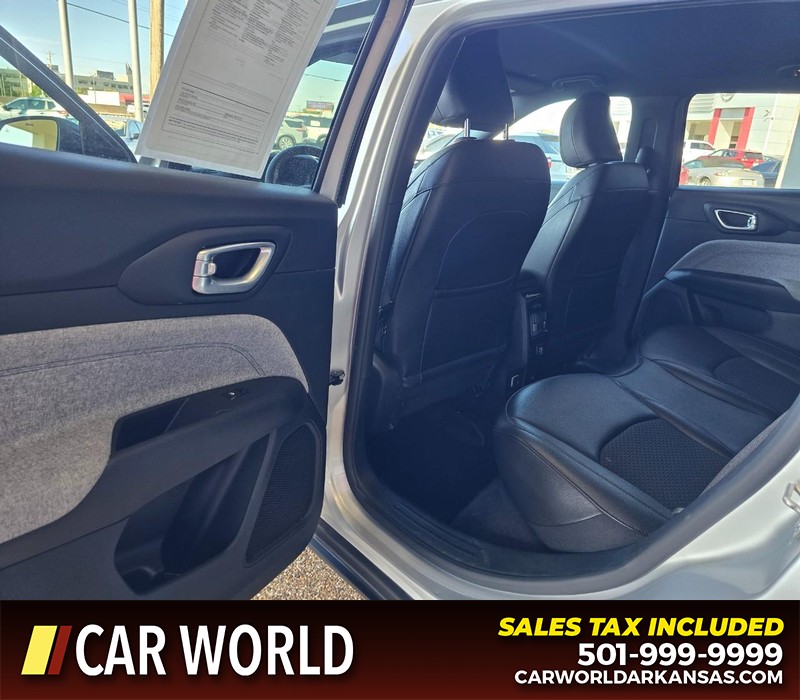 Jeep Compass Vehicle Full-screen Gallery Image 9