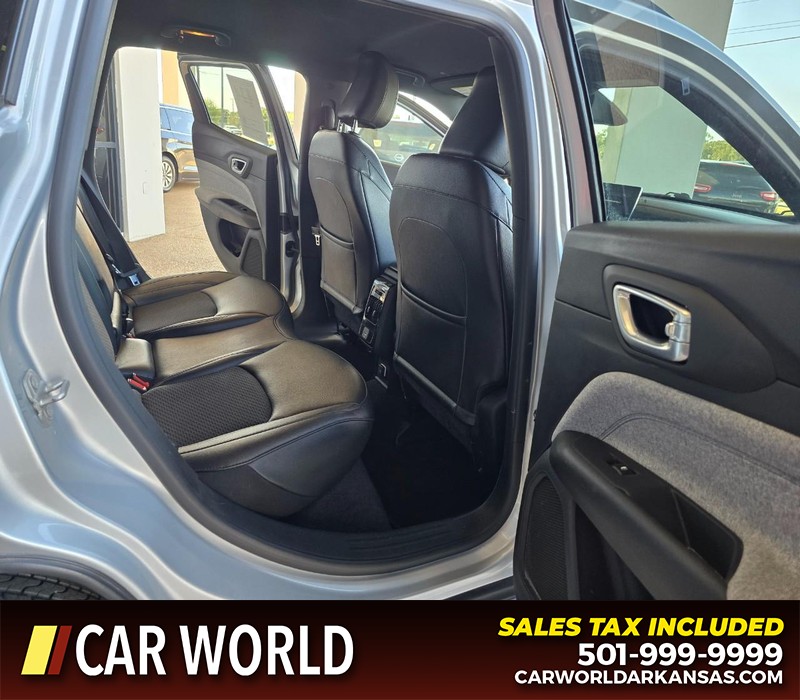 Jeep Compass Vehicle Full-screen Gallery Image 12