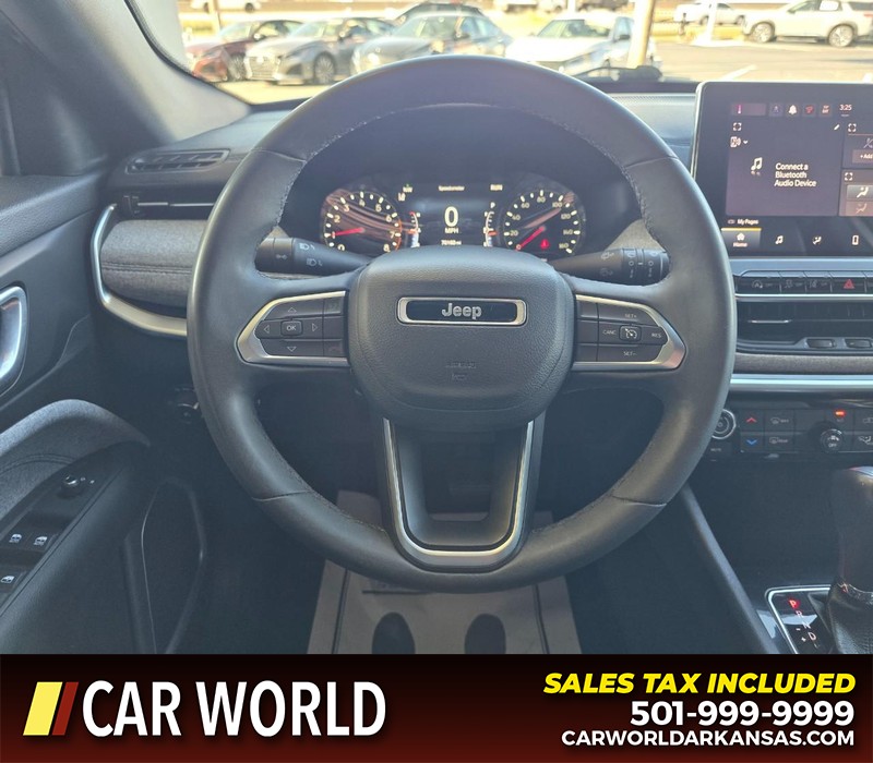 Jeep Compass Vehicle Full-screen Gallery Image 15