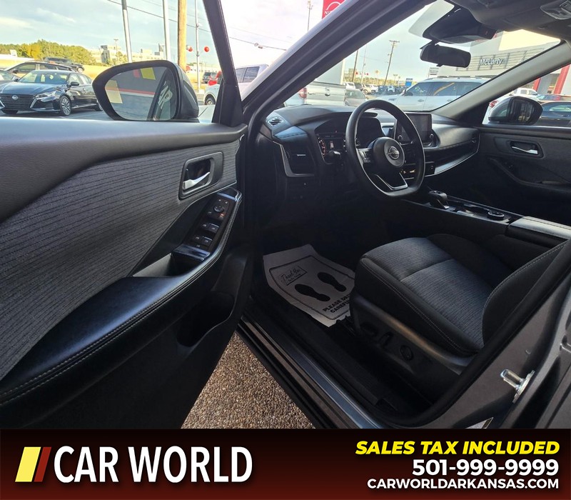 Nissan Rogue Vehicle Full-screen Gallery Image 7