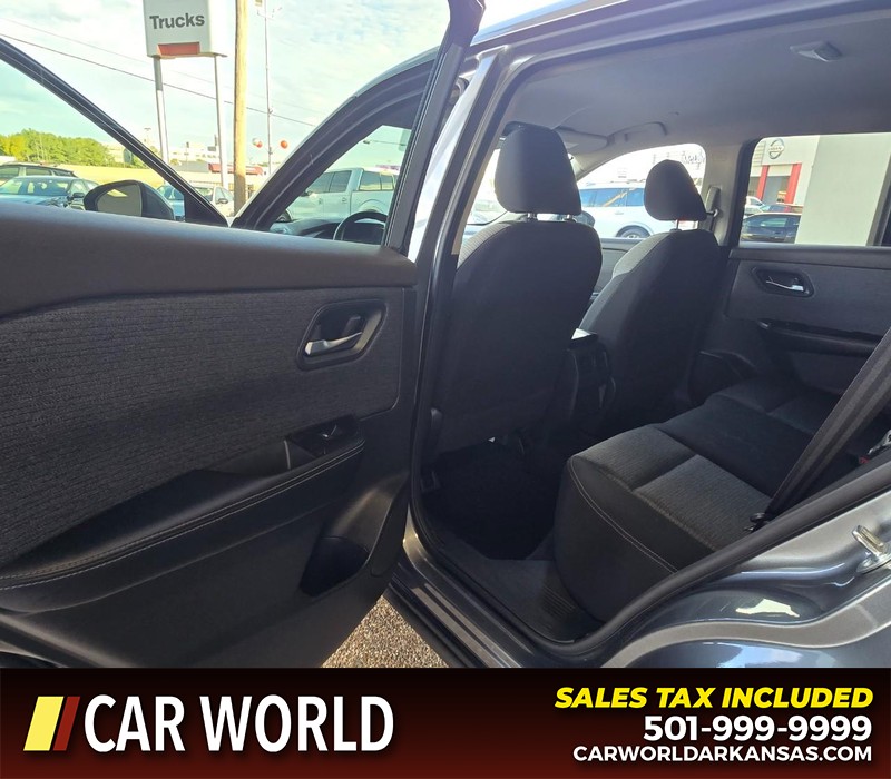 Nissan Rogue Vehicle Full-screen Gallery Image 9