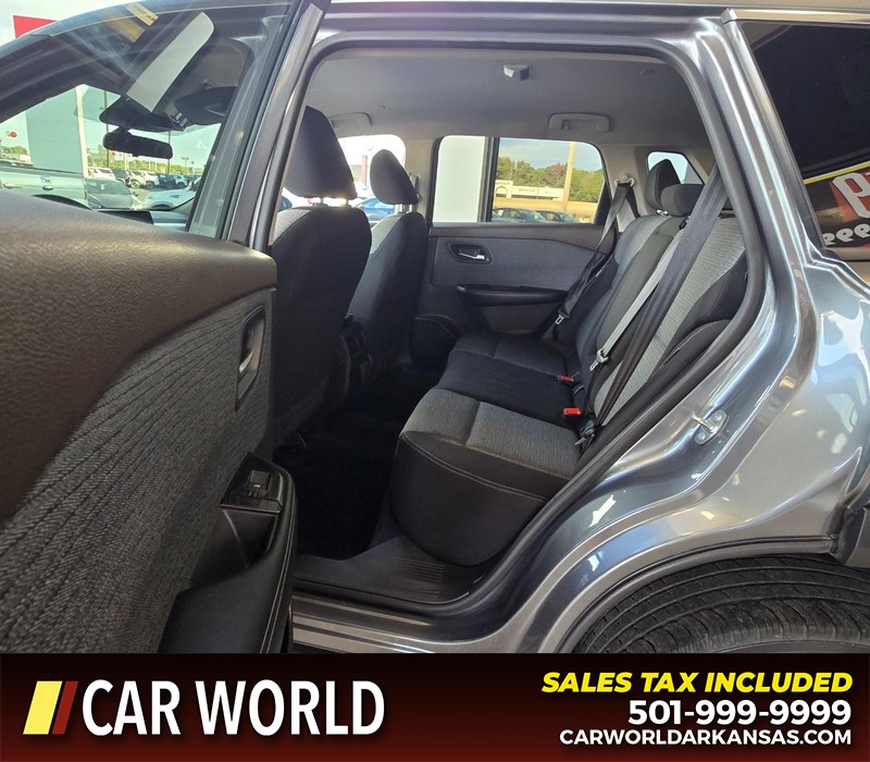 Nissan Rogue Vehicle Full-screen Gallery Image 10